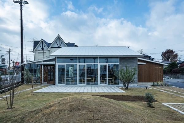 公園のようなガーデンテラスの貴賓館