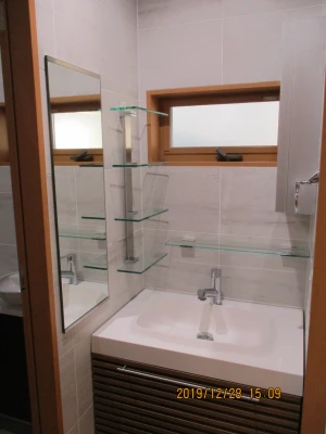 補足：KAWAJUN製ガラスシェルフ棚