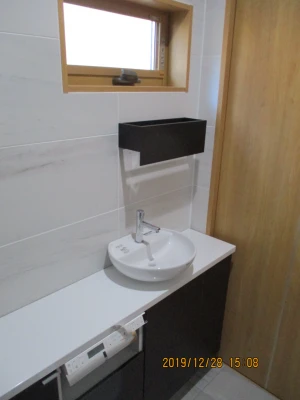 補足：サンワ製タオル掛け（上部小物置き）