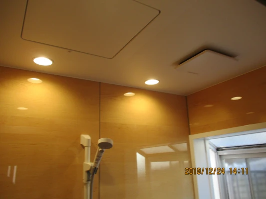 ユニットバス組立て完成後の天井