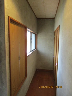 階段と連なる部屋も新規左官工事