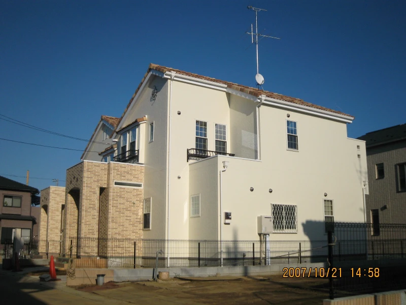 とても明るい洋瓦屋根の可愛い外観