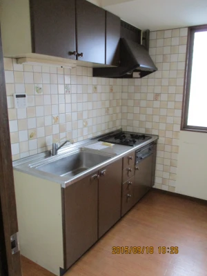 リフォーム前：壁付け据え置き型キッチン