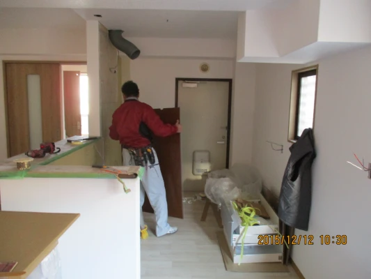 壁床を全剥がしで給配管を準備してあります