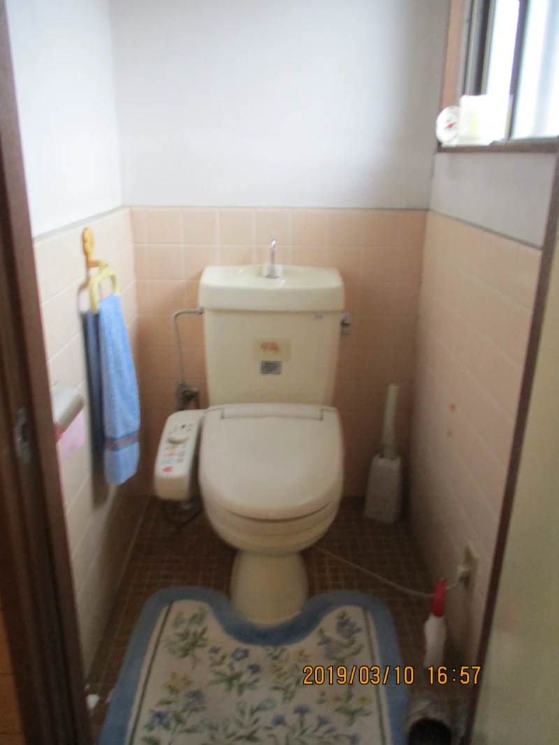 リフォーム前：トイレ室内部の状況