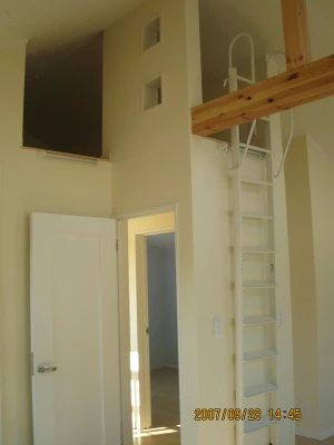 ロフトのある将来間仕切り可能な主寝室