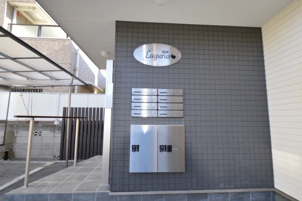 郵便ポストの下には宅配ボックス完備