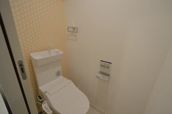 ２階号室のトイレ温水洗浄便座