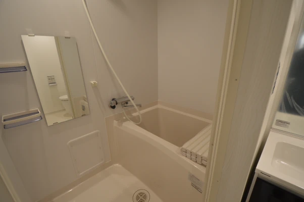 シンプルな集合住宅用のユニットバス