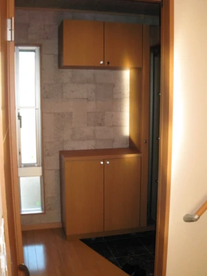 コンクリート調壁紙の玄関