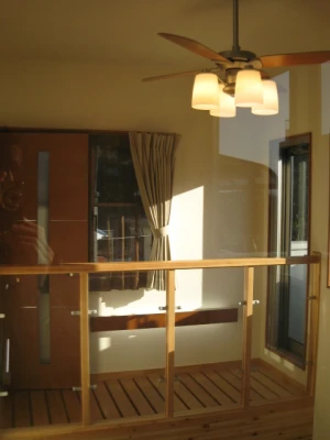 簀の子床のキャットウォーク