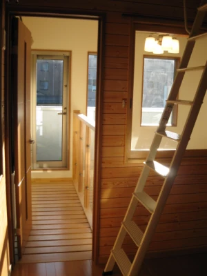 バルコニーへ抜ける眺望