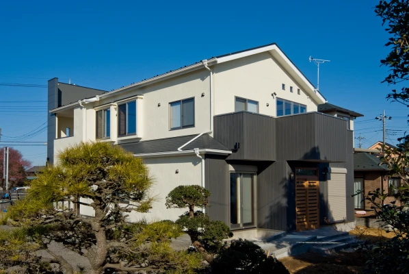 一階玄関ポーチ側のおちついた外観