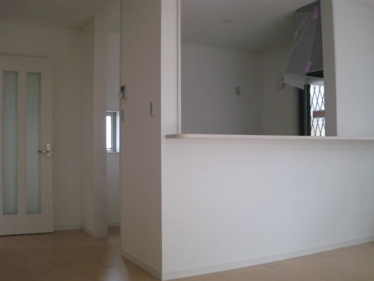 建具はホワイト基調の清潔感