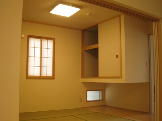 和室に下部スペースのある吊押入れ