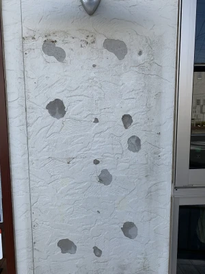 天然オレンジオイル配合スプレーで落としました。シリコン系の取れない接着剤にオススメ！