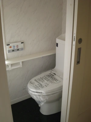 階段下の一階トイレ