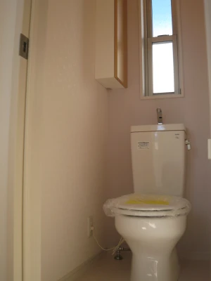 棚付き二階トイレ