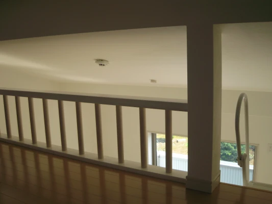 採光と開放感のためのロフト手摺