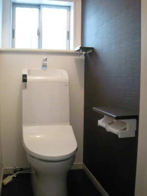 カウンター付き一階トイレ