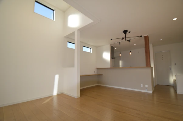 光りが射し込む「空間」にあるダイニング