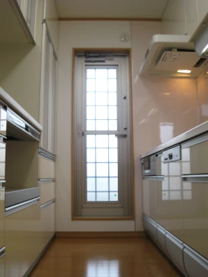バルコニーへ出られる対面キッチン