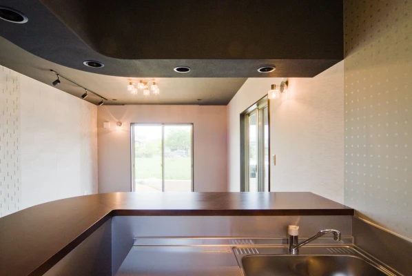 カウンターと吊壁アーチは施主様こだわり