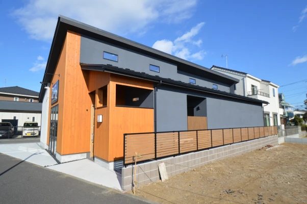 アリオ交差点より上尾道路沿いに完成