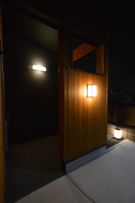 雨風をしのげるエントランス