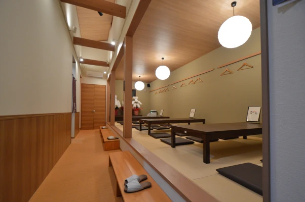 ６名×４テーブルの小上がり座敷席