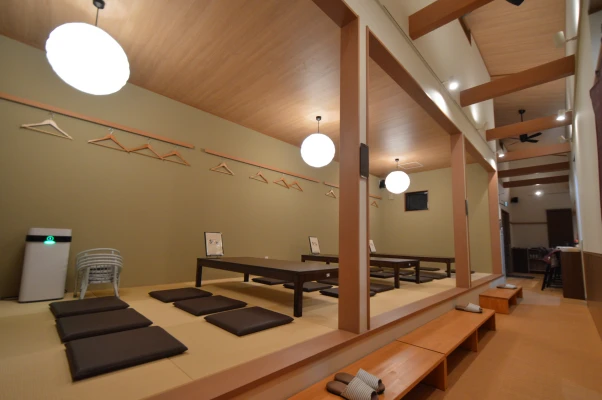 ８０'sシティポップサウンドが流れる店内ＢＧＭ