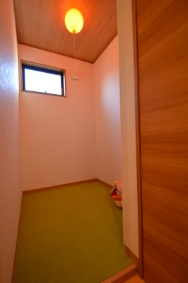 かわいい風船型照明のキッズスペース