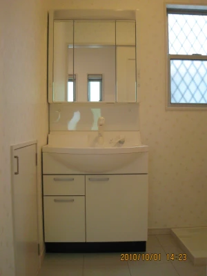 階段下収納付きの洗面脱衣室