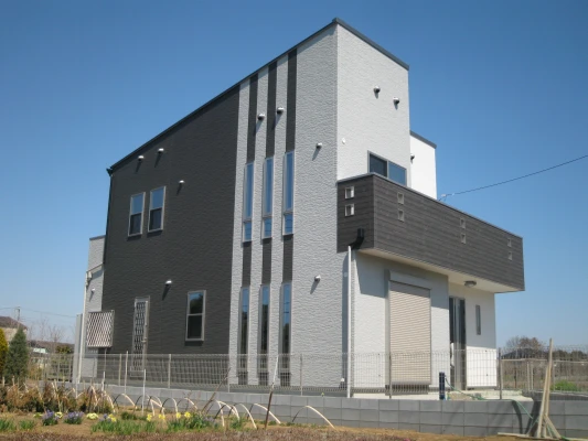 スリット張り分けモノトーンの外観