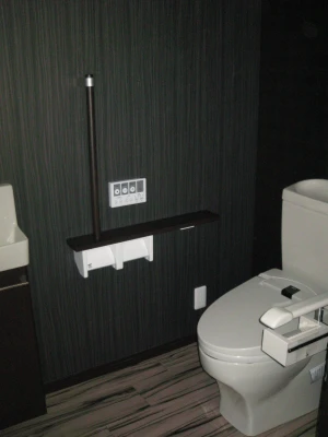 バリアフリー手摺つき一階トイレ