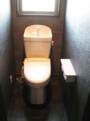 ダークシックな二階トイレ
