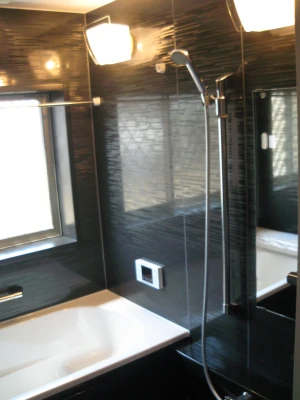 ブラック調のユニットバス