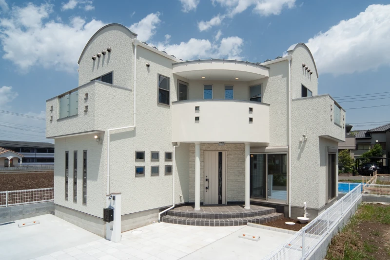 宮殿のように美しいアーチの外観