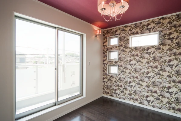 エレガントな女性らしい魅力ある寝室