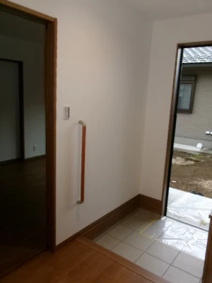 玄関に便利な手摺