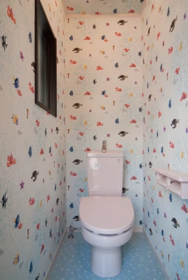 ニモ壁紙のカワイイ二階トイレ