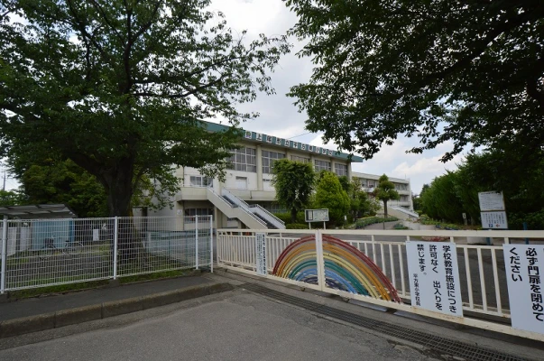 平方東小学校