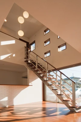 陽当たりの良いＬＤＫとアルミ階段