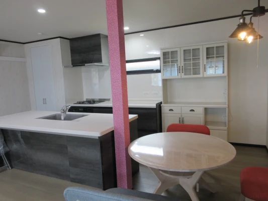 可愛い柱がリビングを華やかに