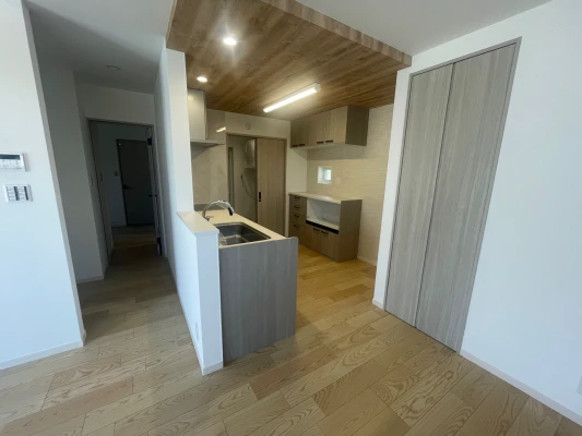 折り下げ天井でリビングに空間と奥行きと広がりを演出しています！