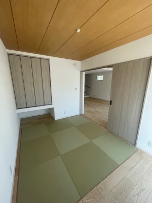 リビング横には落ち着く和室！畳は人気のここち和座