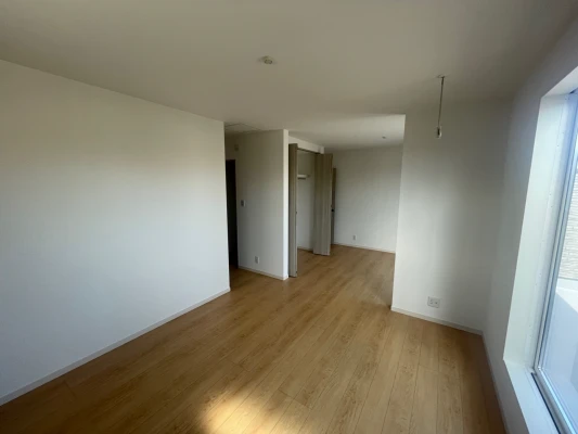 繋がりを演出する主寝室！ご家族で就寝するには十分なスペースです！