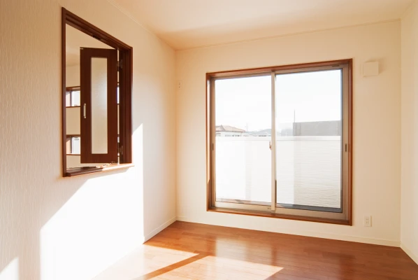 建具窓のある明るい子ども室