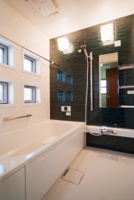 デザインサッシのあるユニットバス