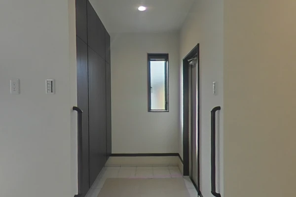 何かと便利な玄関の縦手摺